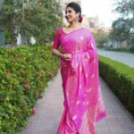 Oindrila Sen Instagram - Make it pop 💖 Saree @designsbymitanghosh Earring @illuminate_shine_everyday Stylist duo @sizaa92 @thankgod_itsfashion Assisted by @isuvosri13 Mua @sayantadhali Hair @sarmistha1992 📸 @myself_suvam #shwetkali now streaming @zee5