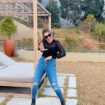 Oindrila Sen Instagram - #jugnuchallenge accepted @ankush.official 💃😎 #jugnu @badboyshah #instagram #reelitfeelit #instadaily #reels #reelsvideo #dancelover #mood #vacation #winter #fun #mountains