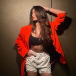 Palak Tiwari Instagram - Orange and white and all things nice! @styledbychandani @thecrazy_fattygirl @aak.ch @topshop @asos @rahul_sharma221 @darenmemonofficial