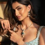 Palak Tiwari Instagram - You know the thing about diamonds is, they’re very easy to love 💎❤️ @bsagoldanddiamonds @sohail__mughal___ @stylingbyvictor @houseofneetalulla