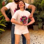 Parag Tyagi Instagram - Posted @withregram • @shefalijariwala Holi haiiii !!! #holi2023 #holi #funtime #color #love #goodvibes #happiness #reelsindia #besafe ##playsafe #livelaughlove #holifestival #instagood