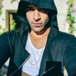 Paras Chhabra Instagram - Thank you #parasarmy for the wishes and trend on twitter… 🤗 ❤️ You guys surprise me everytime with your love… i am overwhelmed ❤️😍💋 #happybirthday #paraschhabra Amritsar, Punjab