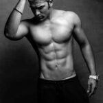 Paras Chhabra Instagram - Jab bhi workout karne ka socho tab tab gym band ho jaate hai… i am noticing people are texting me everyday to start the gym… i m a gym freak… uploading all these for you and myself to get motivate more for workout… its been 2 years i am seeing myself like this with the MoTa pet… my health were not supporting me… but now m all fine and all set to hit the gym … par saaala gym to khuleeeeeee 🤬😠 Note- i can only workout in gym to plzzz gyaan na dena ki road pe running karo and all sh*t… 😂😅🤣 #paraschhabra #parasarmy #workout #gym #gymfreak Mohali, Chandigarh