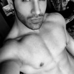 Paras Chhabra Instagram - Jab bhi workout karne ka socho tab tab gym band ho jaate hai… i am noticing people are texting me everyday to start the gym… i m a gym freak… uploading all these for you and myself to get motivate more for workout… its been 2 years i am seeing myself like this with the MoTa pet… my health were not supporting me… but now m all fine and all set to hit the gym … par saaala gym to khuleeeeeee 🤬😠 Note- i can only workout in gym to plzzz gyaan na dena ki road pe running karo and all sh*t… 😂😅🤣 #paraschhabra #parasarmy #workout #gym #gymfreak Mohali, Chandigarh