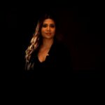 Parineeta Borthakur Instagram – The Lighting 🖤

🎥@kunjgutka 
.
.
.
#parineetaborthakur #black #picoftheday #indianactor #indian #lighting #portraitphotography #portrait #nyor #businesswoman #actorslife #friday