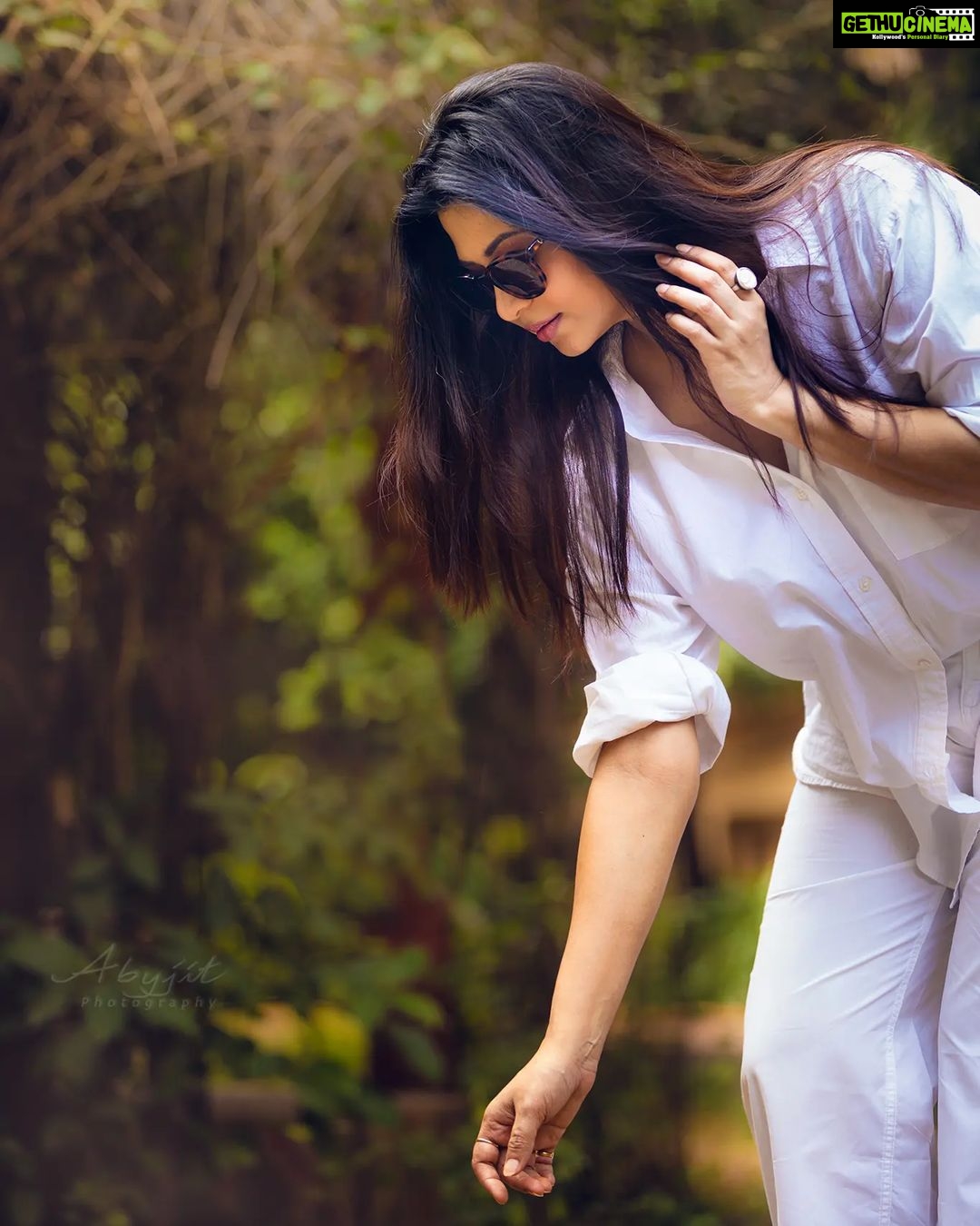 Young Beautiful Girl Spring Garden Smiling Stock Photo 632939786 |  Shutterstock