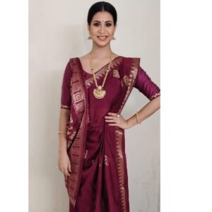 Parineeta Borthakur Instagram - Make-up room clicks... Hope you like me as Mridula this time 🤗
Keep watching #GuptaBrothers on @starbharat .
📸  @poonam.parmar.1991
Styling by @karishmasalian6
Assisted by @stylebydeepa
Makeup by @makeupbyrupesh
Hair  by Sheetal Jadhav

#parineetaborthakur #GuptaBrothers #starbharat