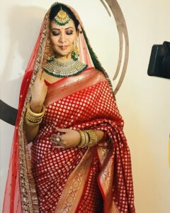 Parineeta Borthakur Instagram - Do you like  my bridal look for #guptabrothers? 
The upcoming track is really interesting, so keep watching "Gupta Brothers" on @starbharat , Monday to Friday 9:30pm and anytime on @disneyplushotstar 
.
Lipstick- Sunkissed by @nyor.in
Styled by @karishmasalian6
Assisted by @stylebydeepa and @poonam.parmar.1991 
Make-up by @makeupbyrupesh , @ranjanmua and myself 😋
Hair by Sheetal Jadhav
.
#parineetaborthakur #indianbride #indianactor