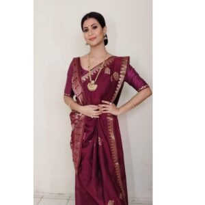Parineeta Borthakur Instagram - Make-up room clicks... Hope you like me as Mridula this time 🤗
Keep watching #GuptaBrothers on @starbharat .
📸  @poonam.parmar.1991
Styling by @karishmasalian6
Assisted by @stylebydeepa
Makeup by @makeupbyrupesh
Hair  by Sheetal Jadhav

#parineetaborthakur #GuptaBrothers #starbharat