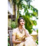 Parineeta Borthakur Instagram – Wearing my favourite- Traditional Assamese mekhela sador & Assamese jewellery ☺️
Lip shade- SPOTLIGHT by @nyor.in mixed with a matte lip crayon
.
.
#theassameseinme #mekhelasador #assam #missthegreenery