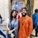 Parineeta Borthakur Instagram – होशियारी छीन लेगी ख़्वाब सारे,
लुत्फ़ जो भी है,वो नादानी में हैं🌷

Whenever I meet you, you  give me the feel of a lotus flower ..

Remain in the world, act in the world, do whatsoever is needful, and yet remain transcendental, aloof, detached, a lotus flower in the pond.

As the lotus rises on its stalk unsoiled by the mud and water, so the wise one speaks of peace and is unstained by the opinions of the world.

That’s you sister 🌷🌼
Happy women’s day

#parineetaborthakur #brosislove #gopi #vaishnava #meretogiridhargopal #meerabai #iamsharnagat #womensday #jayradharaman #jaygaur #jaynarsimha #jaigurudev Shri Radharaman dev ju