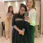 Parull Chaudhry Instagram - #aboutlastnight Thank you @rakesh.malhotra89 and Natasha for hosting us, an evening filled with smiles, laughter, jokes, dancing, foooood. We love you Raka Sir Many more to come. #bhagyalakshmi family Mumbai - मुंबई