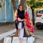 Parull Chaudhry Instagram - Can you spot something in these pictures? Best comment gets pinned Dupatta @dupattabazaar Juttis @purely.lush Hair & makeup @sanjayshinde365 #parullchaudhry #actor #influencer #contentcreator #parullians #explore #bhagyalakshmi #jofithaiwohhithai #traveller #vlogger #chaudhryonthego #fashion #fitness #beauty #lifestyle #fashionblogger #beautyblogger #yogini #fitnessmotivation #travel #saasbahuaurbetiyaan #parullkipaltan Mumbai - मुंबई