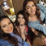 Parull Chaudhry Instagram - Hum paagal nahi hai, humaara dimaag kharaab hai🙃🤣 @parullchaudhry @bee_vani_ . . . . . #bhagyalakshmi #trendingreels #explore #fyp #dancereels #funnyvideos