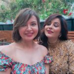 Parull Chaudhry Instagram - Chalega Naa Behna !! 🤣 Happy Birthday..Yeh reels aaj ke liye save karke rakhi thi mene 😍 Everytime you smile at a person, it is an action of love , a gift of that person , a beautiful gift 😘 Love you ❤️ @parullchaudhry #parulchaudhary #charulmalik #happybirthdayparulchaudhary #funnyreels #cheers
