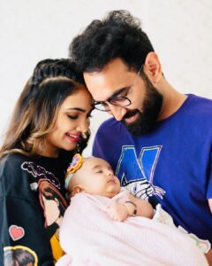 Pooja Banerjee Instagram - @sandeepsejwal first Father’s Day with @sanassejwaal and new mamma!! HMU BY @umasmakeoverunisexsalonandspa @sanassejwaal blanket by @official_miarcus & hair band by @the_peach_street