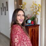 Pooja Banerjee Instagram - Obsessing over this new wedding song and the sajna step ❤️💃 @badboyshah @punitjpathakofficial @payaldevofficial @adityadevmusic #Sajna #SajnaStep #SajnaSayYesToTheDress #Badshah #wedding #Sangeet #PoojaBanerjee #BlueMermaid #MomToBe #HappyMe