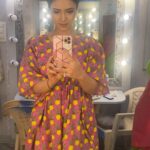 Pooja Banerjee Instagram - It’s a colourful life… #Reels #PoojaBanerjee #RheaMehra #KumKumBhagya# #reelitfeelit❤️❤️ #BlueMermaid #Preggo #PreggoLife #MomToBe Kaftan by @phutari.india