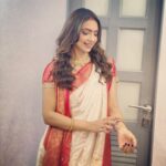 Pooja Banerjee Instagram - #AshcheBochorAbarHobey #JoyMaDurga #ShubhoBijoya saree by @devatithi Killick Nixon Studios, Chandiwali