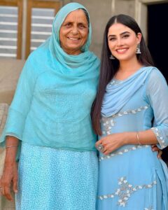 Prabh Grewal Instagram - Lao ji Kal Milo cinemas ghra vich ja ke 🎬🍿
Real or Reel Baljit Kaur ji nu ❤️☺️
I am so Blessed ke menu ina pyara character karn lyi milya...😇🙏
Sari team de bht efforts ne eh project bnaun lyi 
Sade Punjab da heera 💎 jo v sade to guwach gya c ohna di life nu fer to jinda karn lyi...
Sadi Govt. Punjabi Industry Sports and  Army Sadi Audience nu Request hai ji 🙏❤️
"Padmashri KAURSINGH " le k a rhe a kal
Sare jane apni family's nal ja k Movie dekh ke aeo
Sade Punjab de CM Sir @bhagwantmann1 ji nu Appeal hai ke es movie nu Tax Free kita jaave 🙏
KAURSINGH ji CM ji de District Sangrur 
 to hi belong krde ne 🙏
Sare Jrur support kreo ta ki KAURSINGH ji di family nu help mil sake 🙏