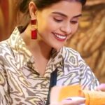 Priyanka Chahar Choudhary Instagram - She's the best daughter, friend, companion, idol anyone could ever have ❤️ @colorstv @voot @vootselect @endemolshineind @beingsalmankhan Edit: @ashmaneditors . . . . #UnbeatablePriyankaChahar #PriyankaChaharChoudhary #PriyankaChaharChoudharySupremacy #PriyankaIsTheBoss #PriyankaPaltan #PriyankainBB16 #BB16 #BiggBoss #Colors #Voot #SalmanKhan #BBQueenPriyanka #BossBabePriyanka
