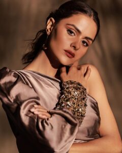 Priyanka Chahar Choudhary Instagram - ✨✨✨

Photographer: @amitkhannaphotography 
Makeup: @garg_kinjal 
Hair: @abidansanri 
Stylist: @roshni0819 
Outfit: @laiba.couture 
Location: @maximusstudiomumbai 
Team: @greenlight__media 

#priyankachaharchoudhary