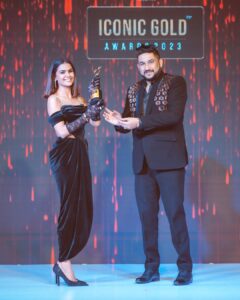 Priyanka Chahar Choudhary Instagram - Grateful beyond words for winning not just one, but two awards in a single day! Being named 'Youth Icon' and 'Style Icon' means the world to me. To my dear fans, thank you for your unwavering support and love. This recognition is as much yours as it is mine. I promise to keep working hard and inspiring the youth with my style, grit and determination. Cheers to new beginnings! ❤️

Photographer: @navneet_photography
Makeup: @shapeyourface_withyj
Hair: @abidansanri

Stylist: @roshni0819
Assistant stylist: @shivanishelar_97

Black outfit: @thechiqueavenue
Jewellery: @jewelryaccent

Saree: @ananshh.official 
Jewellery: @jewelryaccent

#FirstAwardEver #GratefulHeart #YouthIcon #StyleIcon #PriyankaChaharChoudhary