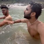 Raghav Juyal Instagram - ⚠️ special message for special people , Zindagi zindabad @salvushotels @thearches_rishikesh #zindagizindabad