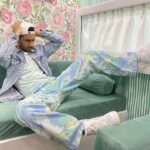Raghav Juyal Instagram - हाँ pose मारा है , हाँ ज़्यादा hero बन रहा हूँ , जो उखाड़ना है उखाड़ लो . . Style by : @priyanka2.0 Asst by : @kashishsgaur Hair : @sajzdot Make up : @kondvilkarsuhas Assist by : @vikasgupta46_ Manage by @nyogesh81