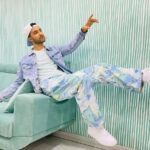 Raghav Juyal Instagram - हाँ pose मारा है , हाँ ज़्यादा hero बन रहा हूँ , जो उखाड़ना है उखाड़ लो . . Style by : @priyanka2.0 Asst by : @kashishsgaur Hair : @sajzdot Make up : @kondvilkarsuhas Assist by : @vikasgupta46_ Manage by @nyogesh81