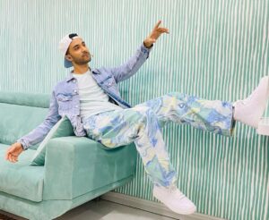 Raghav Juyal Instagram - हाँ pose मारा है , हाँ ज़्यादा hero बन रहा हूँ , जो उखाड़ना है उखाड़ लो 
 .
.
Style by : @priyanka2.0 
Asst by : @kashishsgaur 
Hair : @sajzdot 
Make up : @kondvilkarsuhas 
Assist by : @vikasgupta46_ 
Manage by @nyogesh81