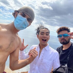 Raghav Juyal Instagram - ज़िंदगी ज़िंदाबाद ❤️
@endo_mrinal @alistan_fernandes