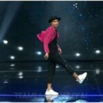 Raghav Juyal Instagram - @arrahman में कुछ जादू है @colorstv #dancedeewane3 @madhuridixitnene @dharmesh0011 @thetusharkalia @arvindrao