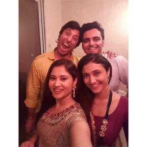 Ragini Khanna Instagram - Happiest Diwali in my circle of warmth ♥️ #family #diwali #constants