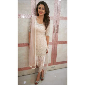 Ragini Khanna Instagram - #ootd #aboutyesterday for #ganpaticelebrations In a @ashhautecouture styled by @riddhitolia.styling 💖