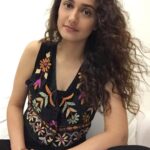 Ragini Khanna Instagram - Zarre Zarre Mein Usi Ka Noor Hai.. Jhaank Khud Mein Woh Na Tujhse Door Hai Ishq Hai Usse, To Sab Se Ishq Kar Ishq Hai Usse, To Sab Se Ishq Kar Is Ibadat Ka Yehi Dastoor Hai... Is Mein..Us Mein..Aur Us Mein Hai Wohi Is Mein..Us Mein..Aur Us Mein Hai Wohi Yaar Mera har Taraf Bharpoor Hai .. #wakinguptothis #rakeyshomprakashmehra #prasoonjoshi #puregenius 🎬