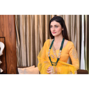Ragini Khanna Instagram - Thank you @nikitakhattararya for your hospitality 🙏🏼 hope to see you soon #ootd #eventdiaries #delhi #fairytaleexhibition ☀️⭐️