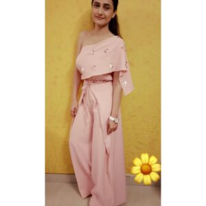 Ragini Khanna Instagram - #Ootd #aboutyesterday #gratitude @babitamalkani 😘💖