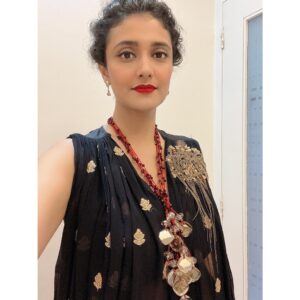 Ragini Khanna Instagram - Yesterday for Dadasaheb Phalke Icon Award Films 2022.  Jewellery designed by @punittatrikha 💖