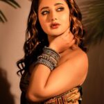 Rashami Desai Instagram – Dream’s , Drama’s and lots of Dare’s ✨❣️ #Queening 👸🏻 
.
👗: @manalijagtapofficial 
📸: @smileplease_25 
💄: @makeupby_tanvi 
👯‍♀️: @sneha.churi @jeevitaoberoi 
.
#rashamidesai #immagical✨🧞‍♀️🦄