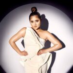 Rashami Desai Instagram - Just like the loon moon: bright, glowing and passing by the dark clouds.. 🌑✨🤍🥰 . Outfit: @divalukky.bespoke @tlmconsultancy Jewellery: @shillpapuriidesignerjewellery makeup: @makeupby_tanvi hair: @promise_thehairartist pictures: @shruu_t . #rashamidesai #moon #immagical✨🧞‍♀️🦄