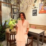 Reem Shaikh Instagram - Brewing love … Wearing - @_anuki.n Styled by - @anusoru @nidhikurda The Backyard Brew