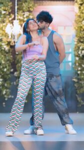 Reyhna Malhotra Instagram - You and I ❤️❤️❤️❤️❤️
Pop star matching up with my bollymoves 😻

@theonlyzeeshankhan beautiful beautiful soul 🤩 🧿

@ikshitpatel captured us just right ❤️

@kingsunitedandheri