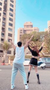 Reyhna Malhotra Instagram - Hands to the sky and the booty goin side to side!🤪🍑🍑