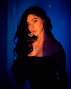 Reyhna Malhotra Instagram - Magic💫💫💫💫💫🌈 
Blue is the everlasting colour appointed by the deity to be a source of delight
Agreed 2021 will be that 🙏🧿