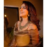 Riddhi Dogra Instagram - Stepping out of the house. But making it Dramatic!! Diwali Dramatic 🤩✨🪔😂 Love the pictures @ravii_dixit 📸 Styling @ananyaarora2013 @suta_bombay you know I love your entire collection. Past present and future 😍 Jewels @sangeetaboochra @minerali_store