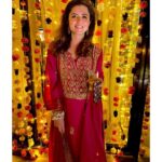 Riddhi Dogra Instagram - Lights. Love. Laughter. Dressing up. Sweets. Cards. Fooooood. What’s not to love about our culture and it’s festivals. First Diwali after shaadi for @karishmaktanna @varun_bangera and every bit of it was all things love. Thank you for having me girl ♥️✨🪔🧿🥰