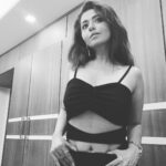 Ridheema Tiwari Instagram - Friday Thrills ♣️♣️♣️ #blackisblack #ridhiematiwari Mumbai, Maharashtra