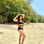 Ridheema Tiwari Instagram - Sunshine state of mind 🌞 #monokini #phuket #blackmonokini #hotactress #phuketthailand #beaches #beachgirl #thailand #beachvibes #ridhiematiwari Avani+ Khao Lak Resort