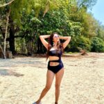 Ridheema Tiwari Instagram - Sunshine state of mind 🌞 #monokini #phuket #blackmonokini #hotactress #phuketthailand #beaches #beachgirl #thailand #beachvibes #ridhiematiwari Avani+ Khao Lak Resort